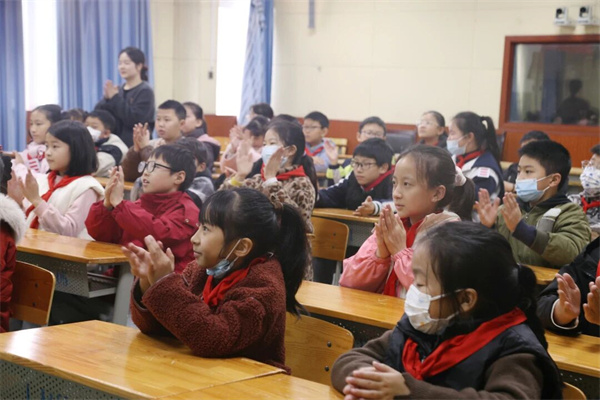 雙師共建 融通世界 彭州市延秀小學(xué)以課程創(chuàng)新架設(shè)跨文化交流橋梁